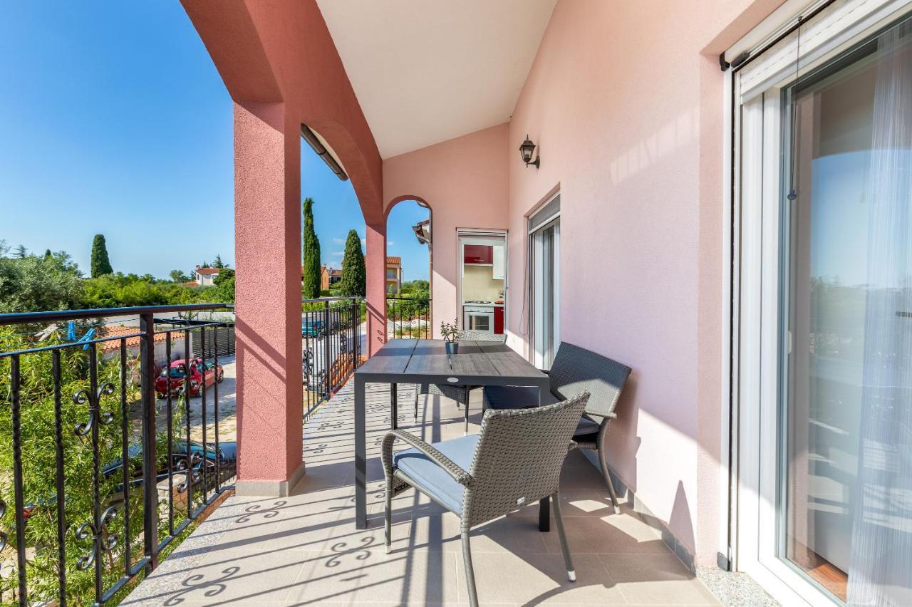 Apartman Vera Pola Esterno foto